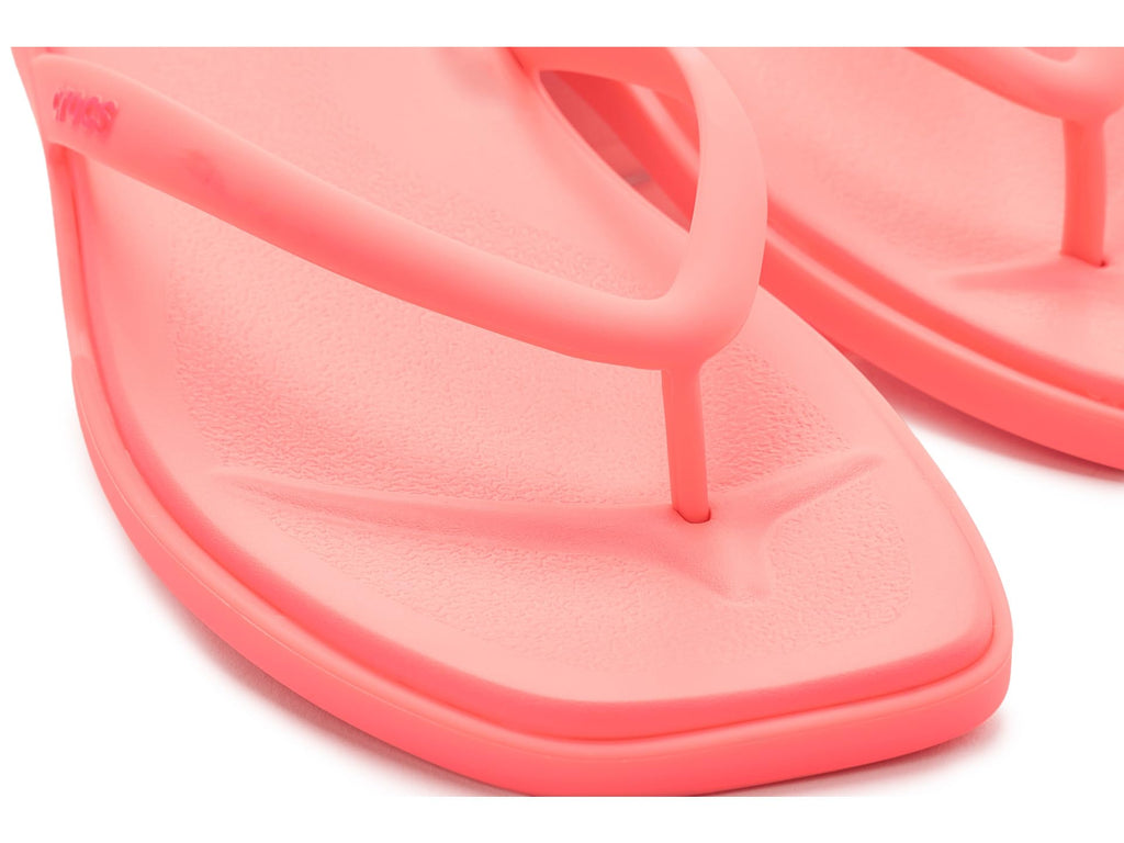 Crocs Womens Miami Flip, Guava, 11 Medium